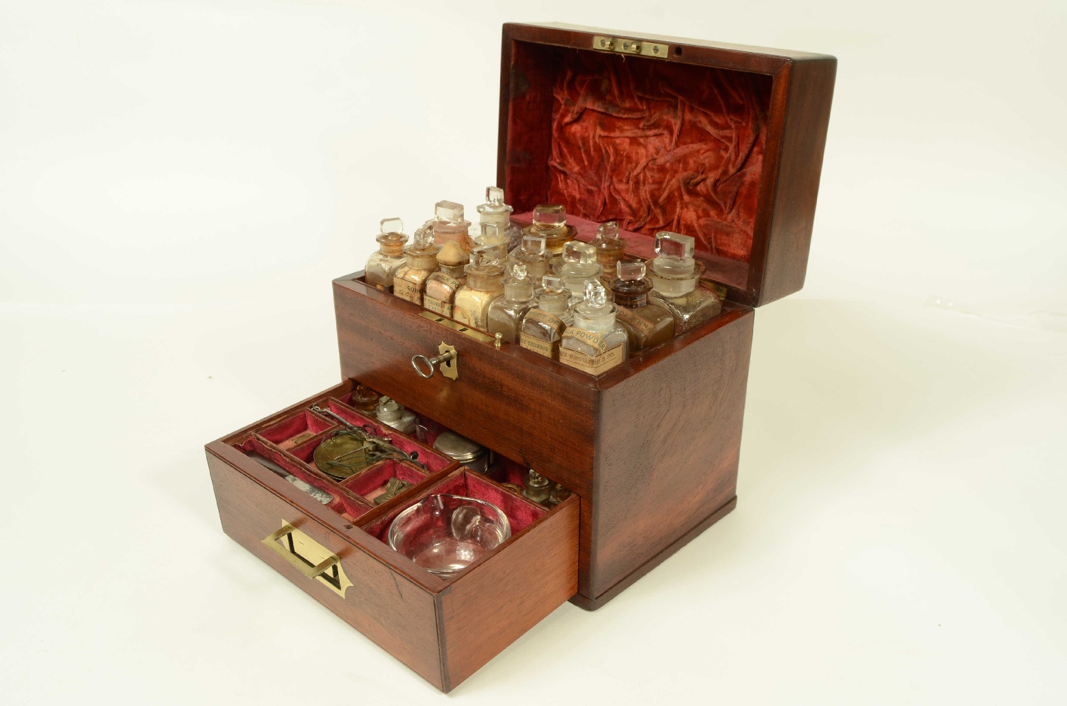 Old medical instruments/8473-Travelling Apothecary