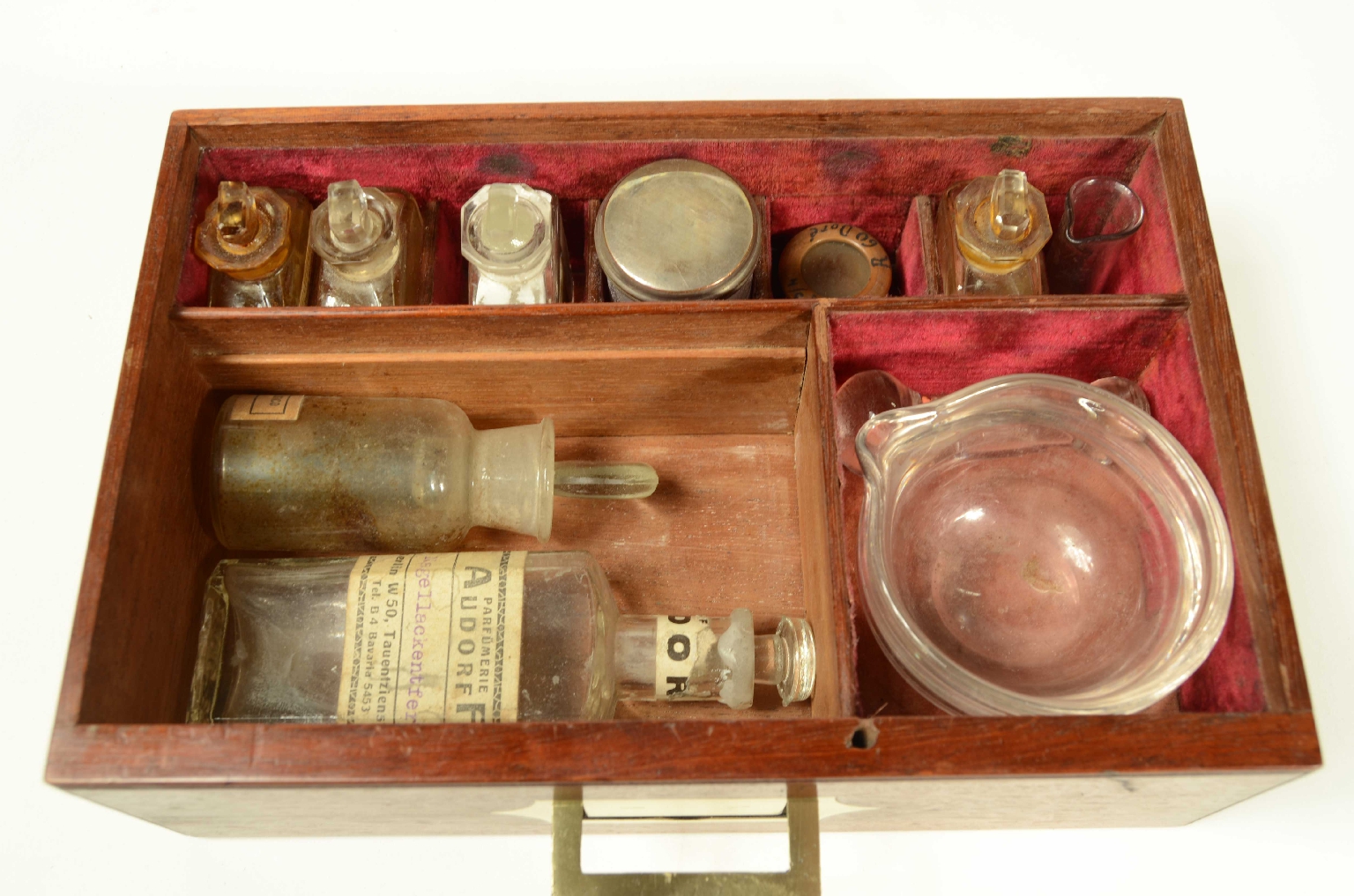 Old medical instruments/8473-Travelling Apothecary