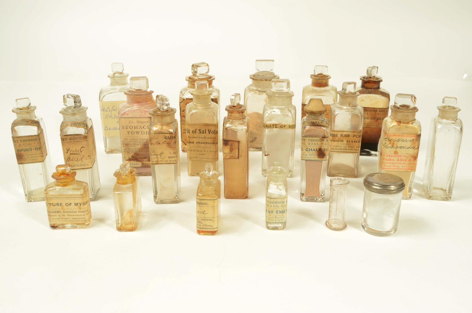 Old medical instruments/8473-Travelling Apothecary