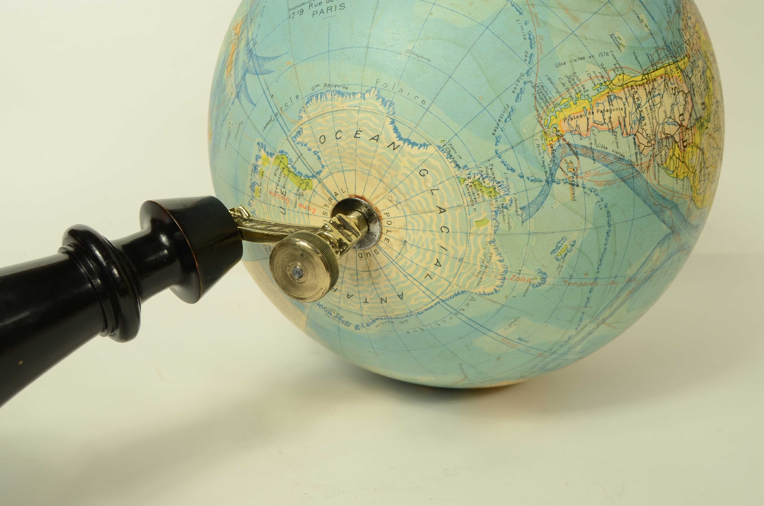 Antique globes-world maps/8485-Terrestrial Globe