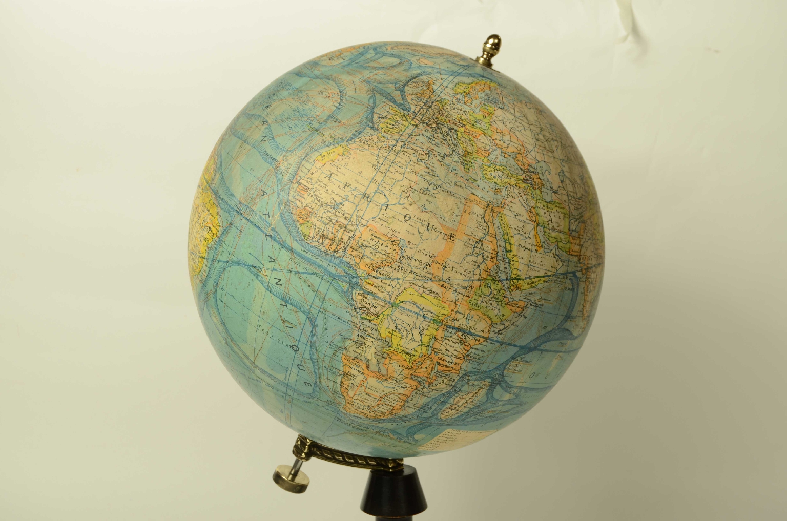 Antique globes-world maps/8485-Terrestrial Globe