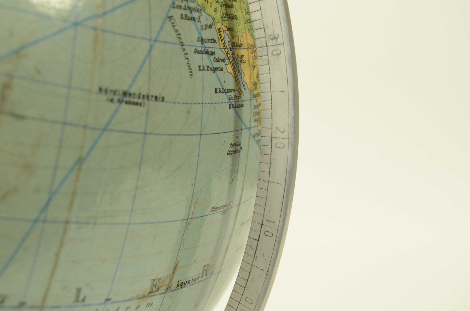 Antique globes-world maps/8490-Terrestrial Globe
