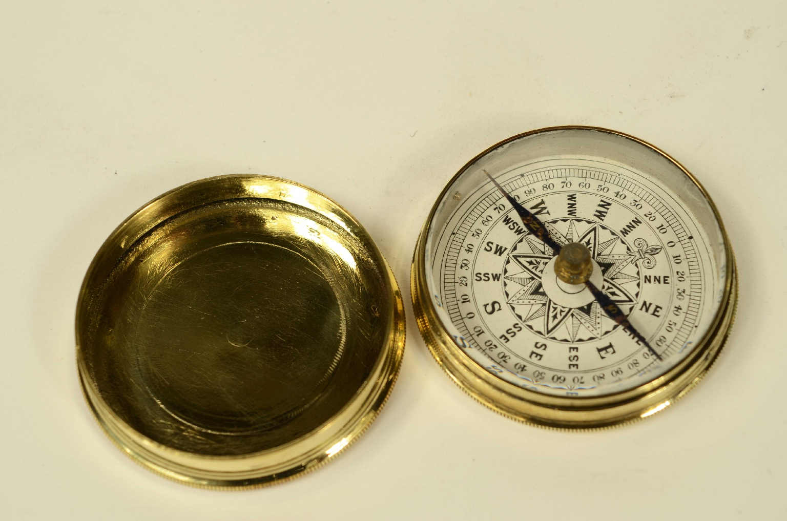 Antique compasses/8538-Small Compass