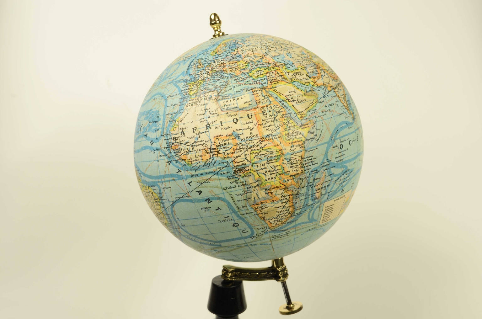Antique globes-world maps/8560-Terrestrial Globe