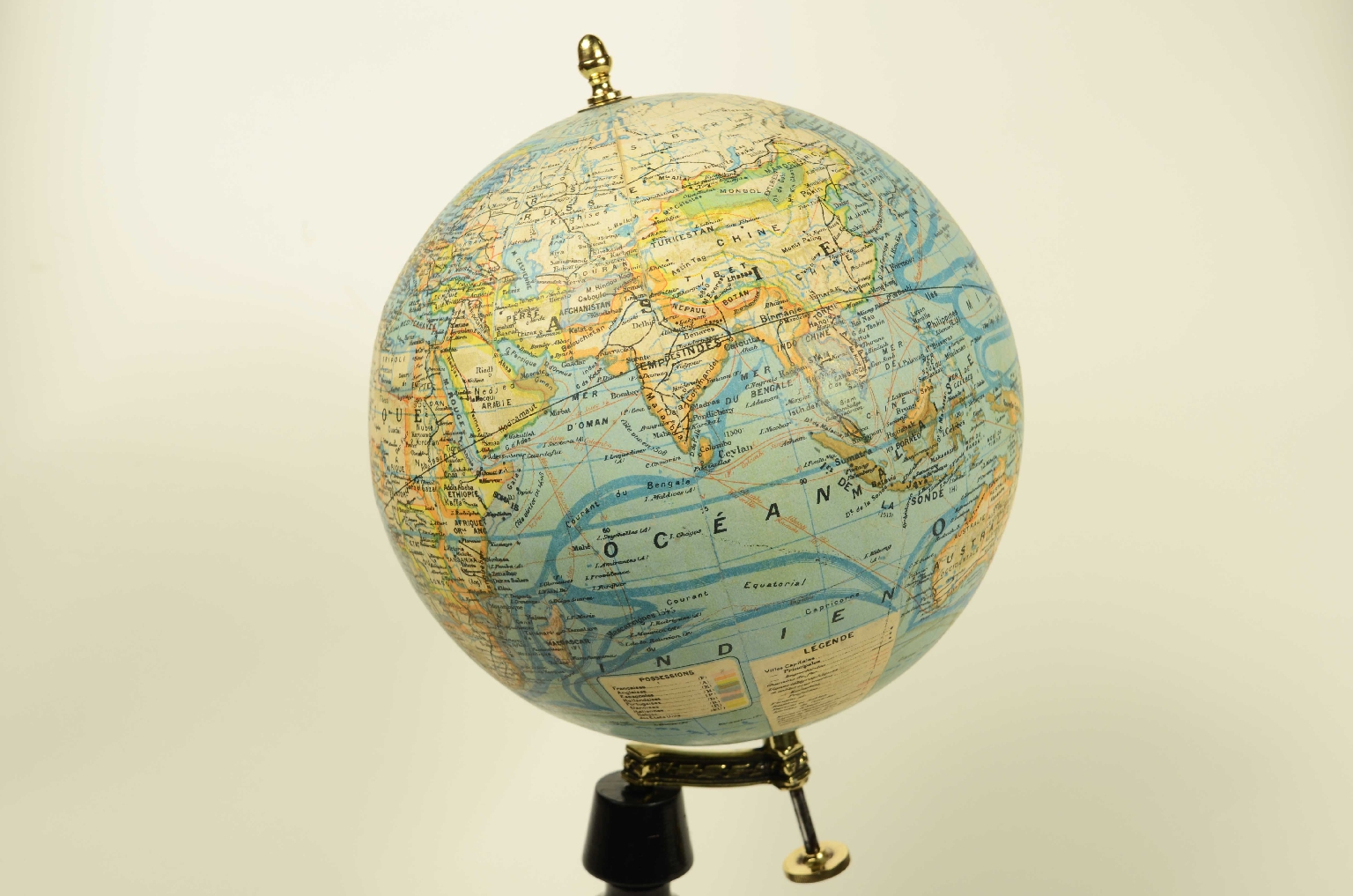 Antique globes-world maps/8560-Terrestrial Globe