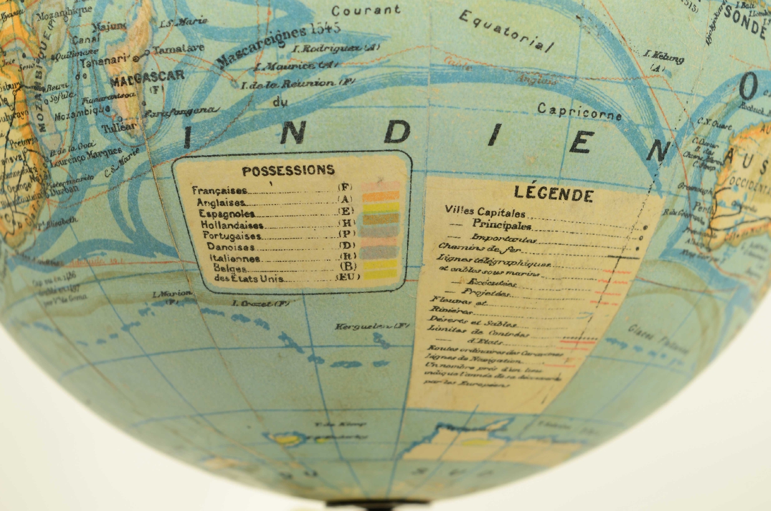 Antique globes-world maps/8560-Terrestrial Globe