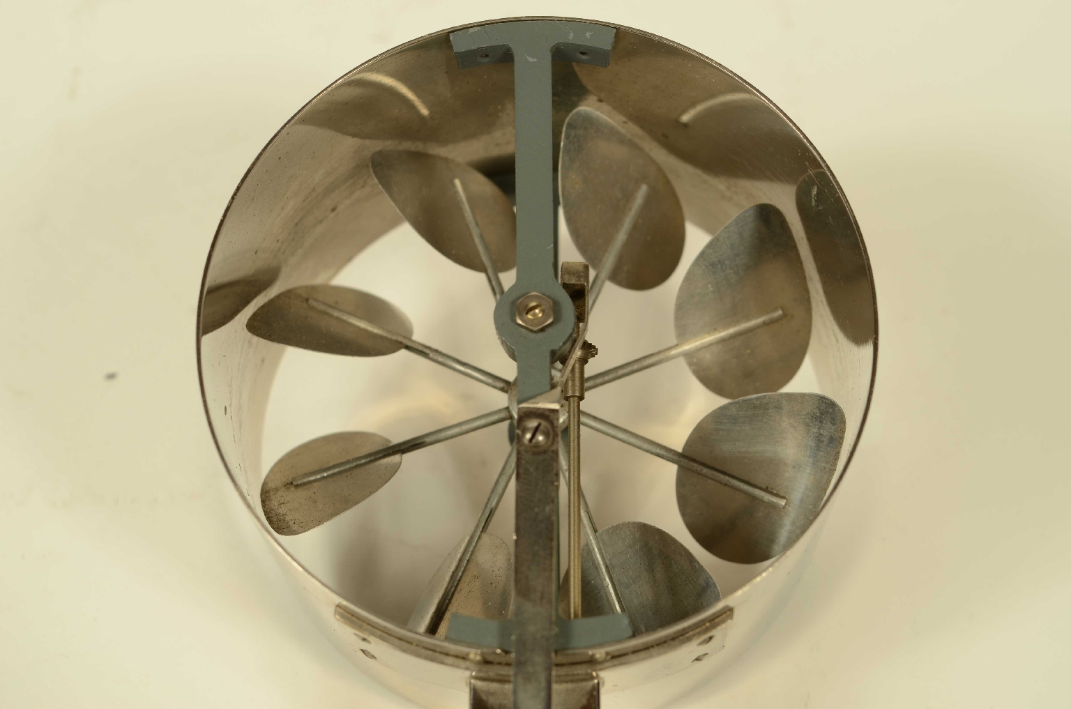 Antique measuring instruments/8600-Anemometer