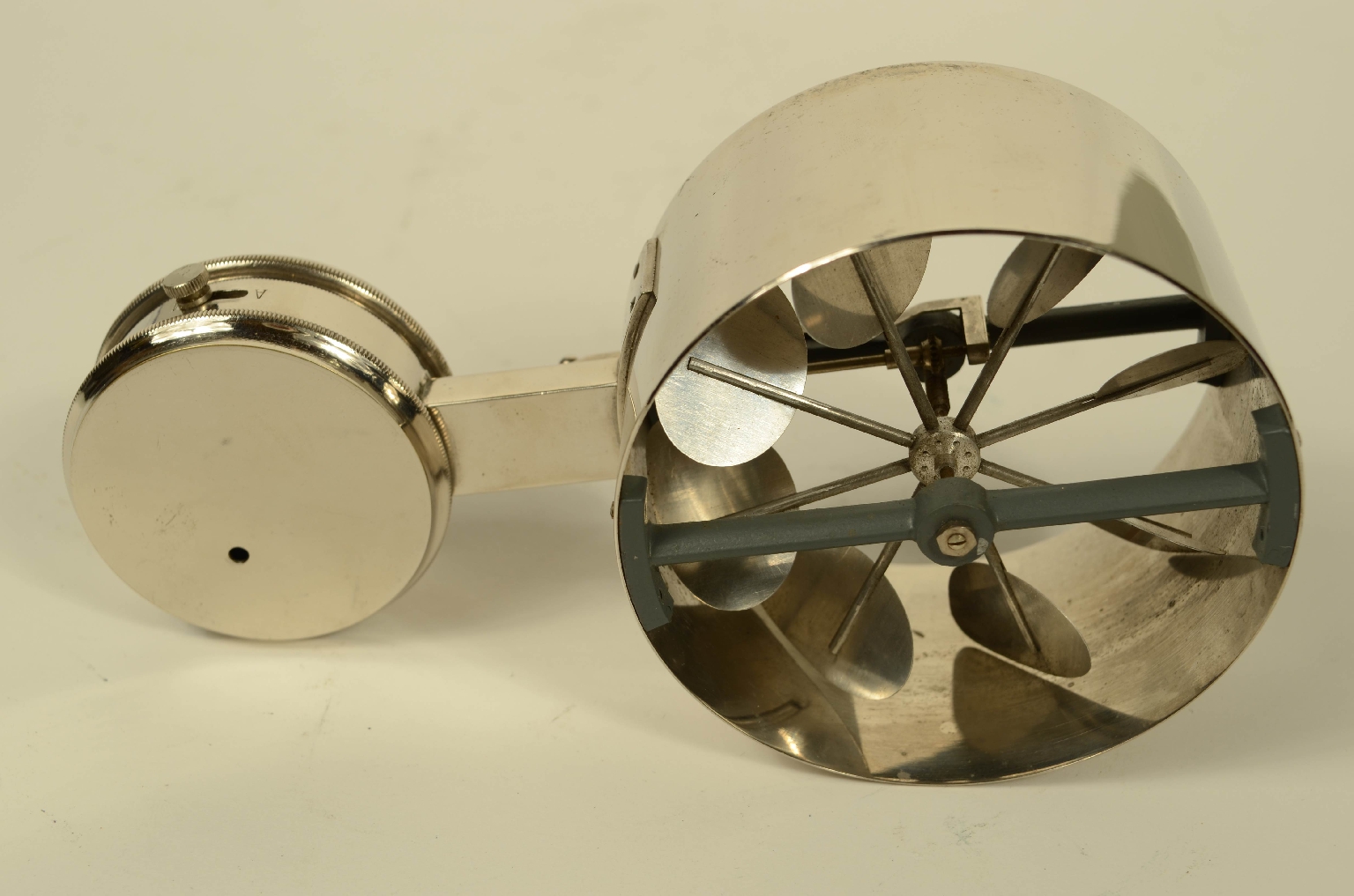Antique measuring instruments/8600-Anemometer