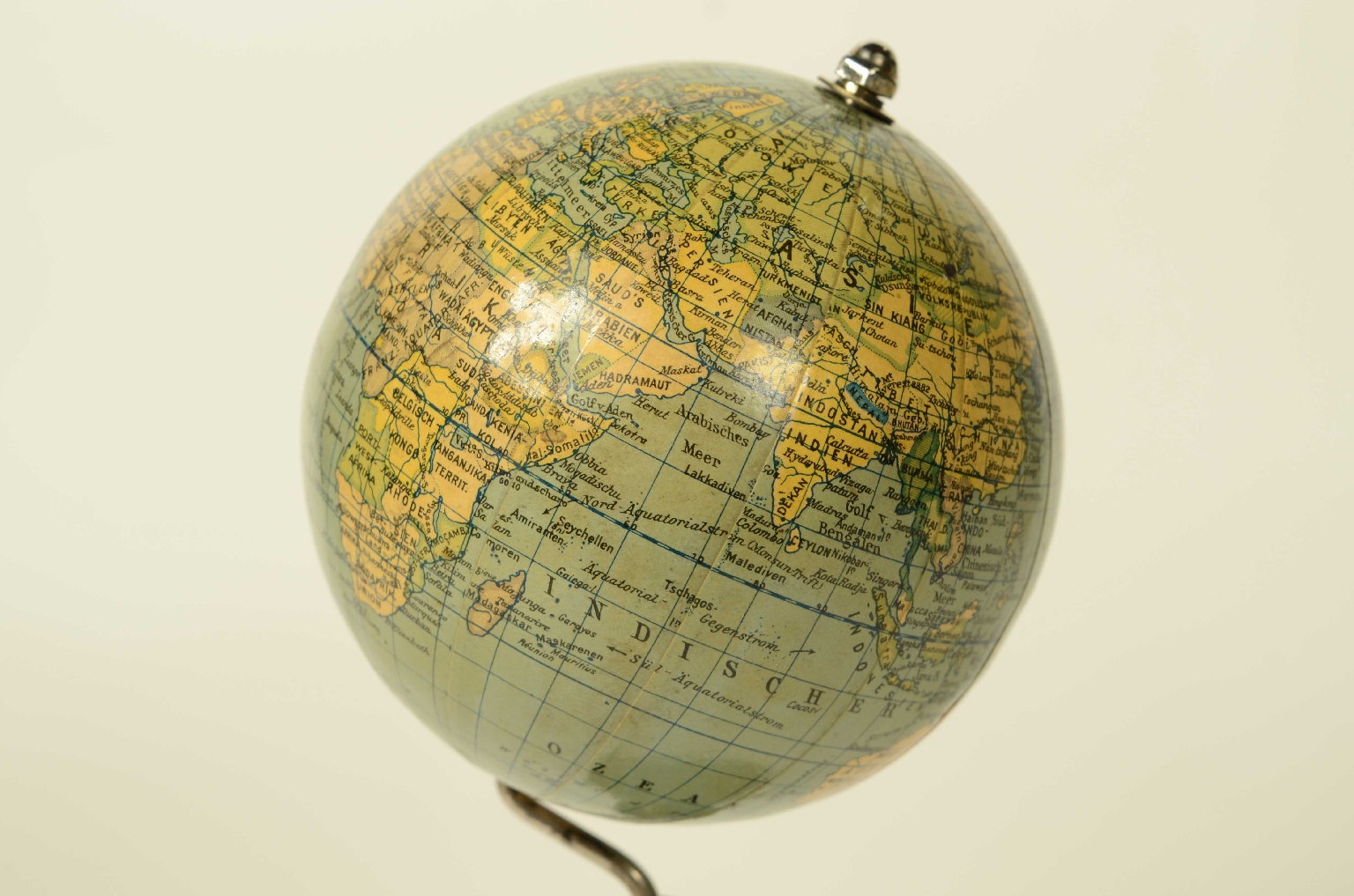 Antique globes-world maps/8623-Small Terrestrial Globe