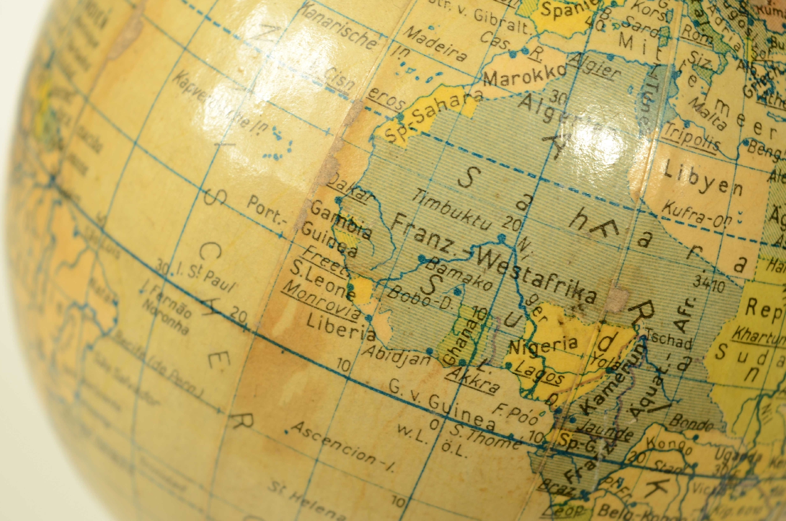 Antique globes-world maps/8626-Terrestrial Globe