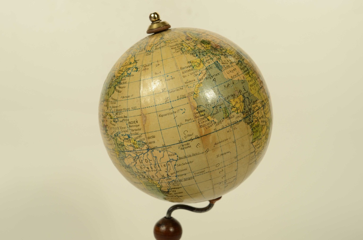 Antique globes-world maps/8626-Terrestrial Globe