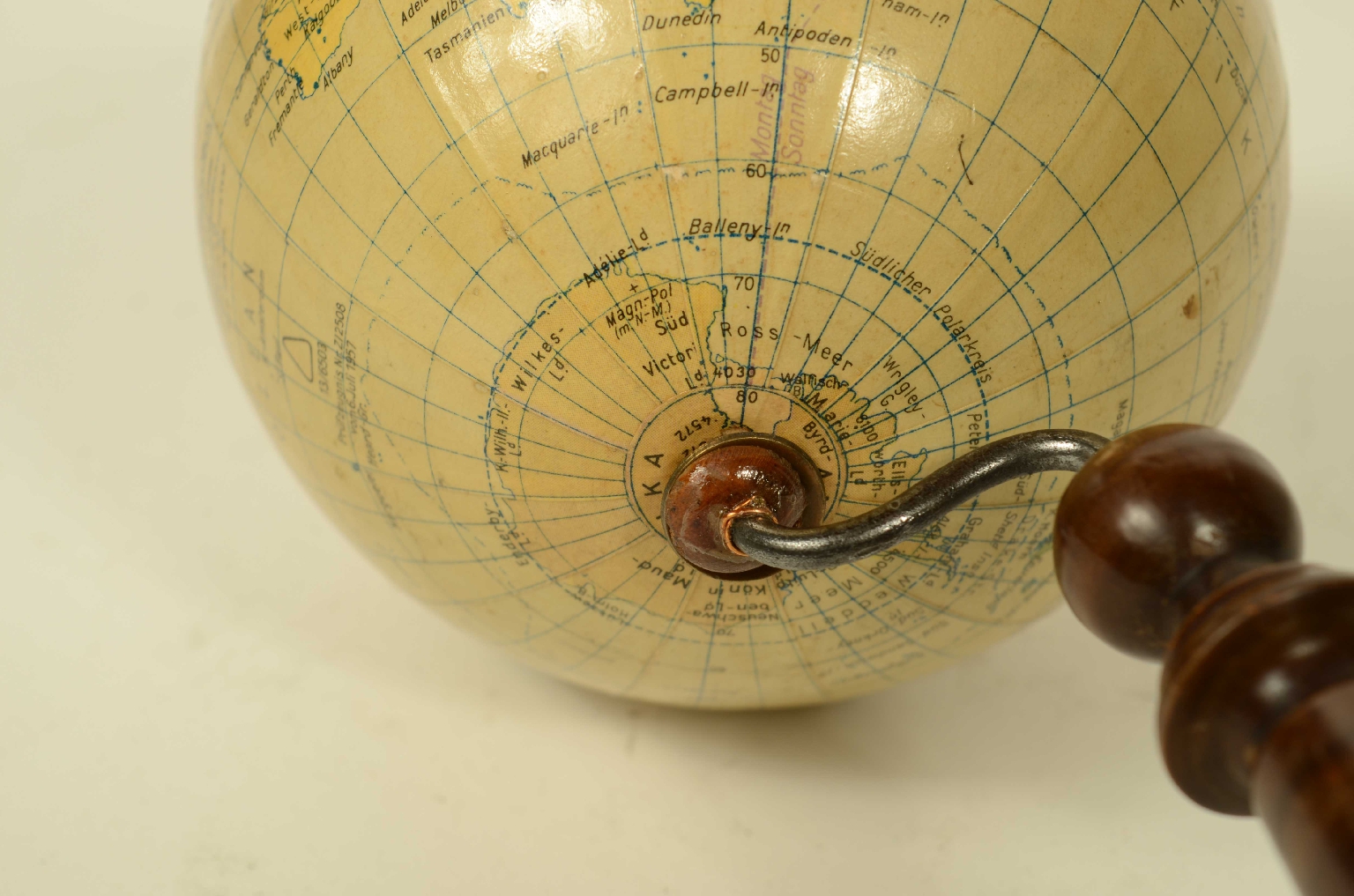 Antique globes-world maps/8626-Terrestrial Globe