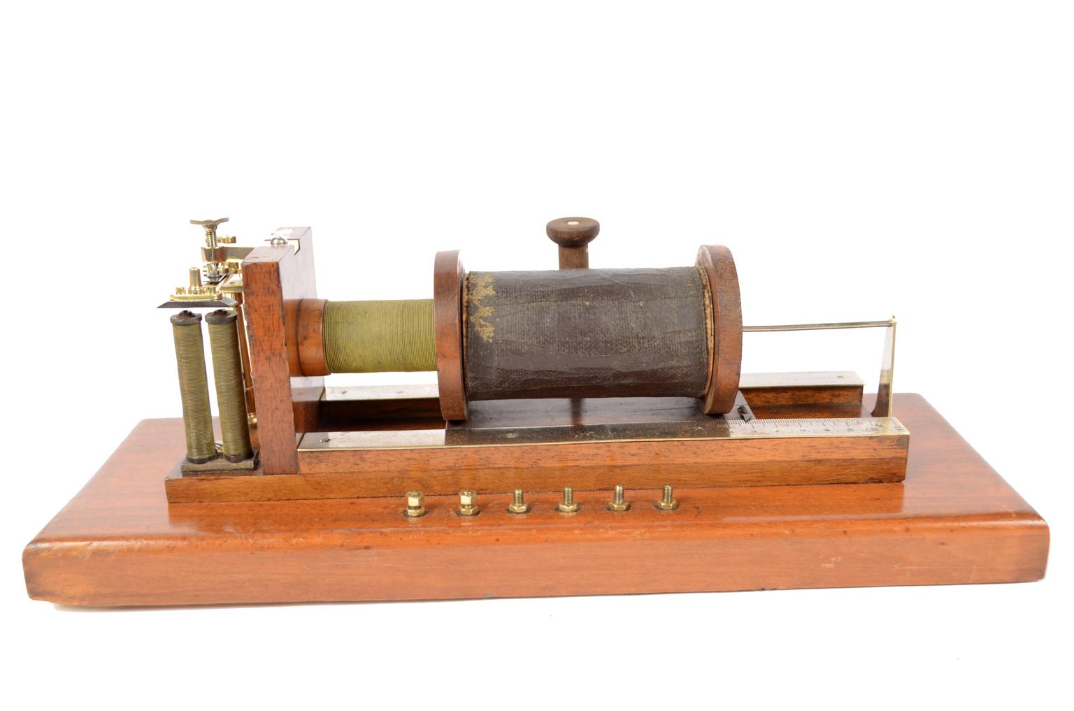 Antique measuring instruments/A90-Induction coil by Du Bois