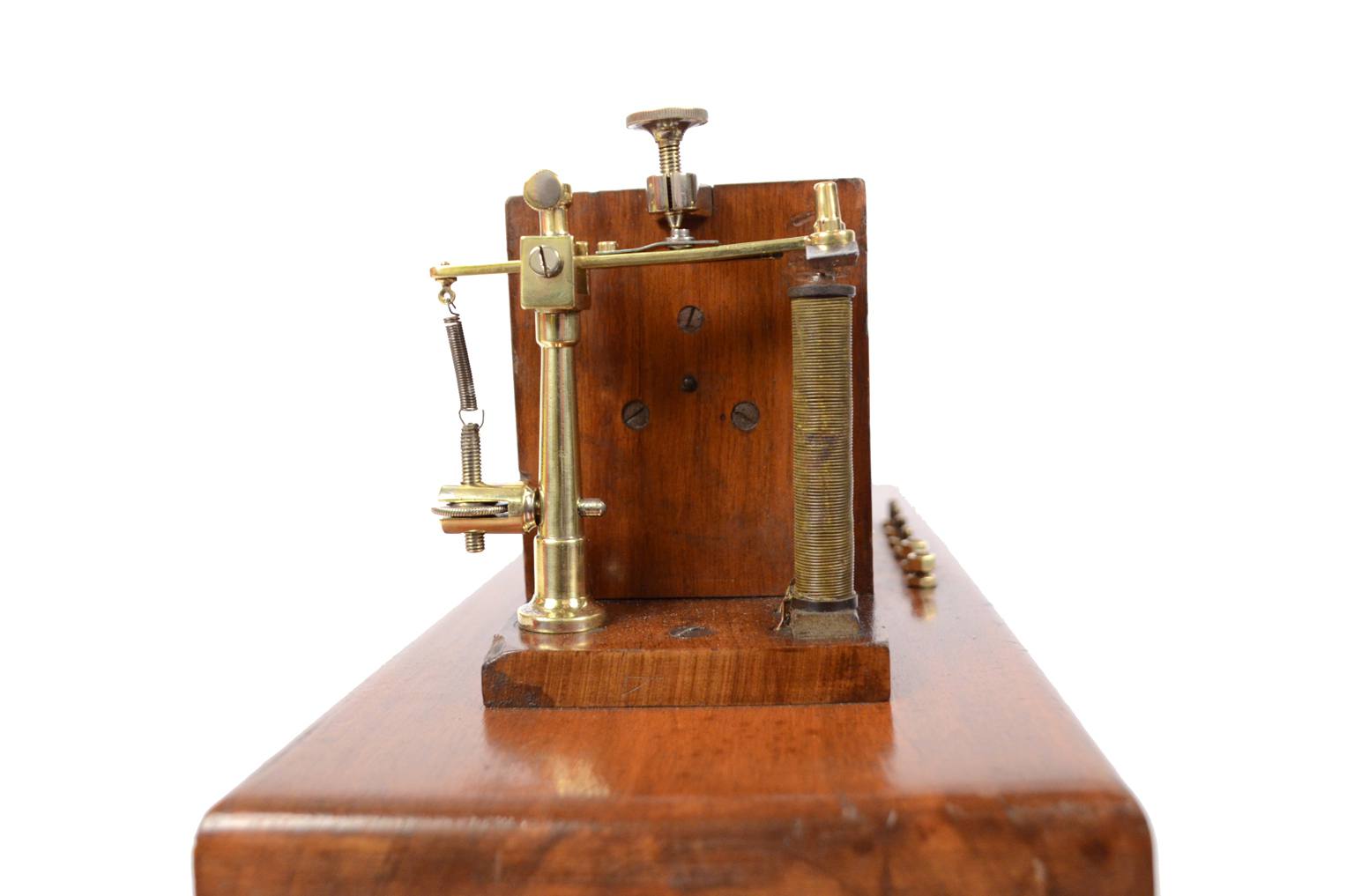 Antique measuring instruments/A90-Induction coil by Du Bois